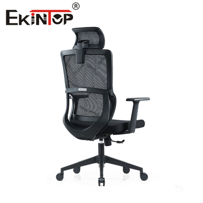 Giro revolvendo traseiro alto da cadeira do escritório ergonômico para o apartamento da casa