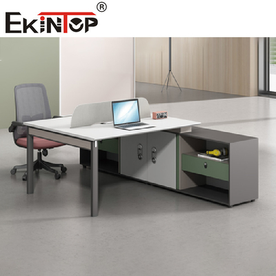 Separação Demountable da estação de trabalho do escritório dos compartimentos que escreve a tabela do computador para a pessoa 2-8