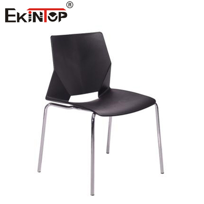 Cadeira de treino de plástico leve com estrutura de metal empilhável