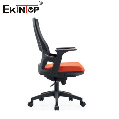 Cadeira de malha executiva com apoios de braço e rodas ergonômicos
