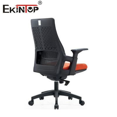 Cadeira de malha executiva com apoios de braço e rodas ergonômicos