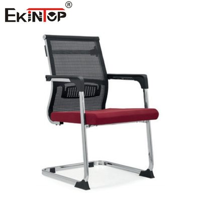 Cadeira de escritório ergonômica com material de malha base metálica apoio de braço fixo