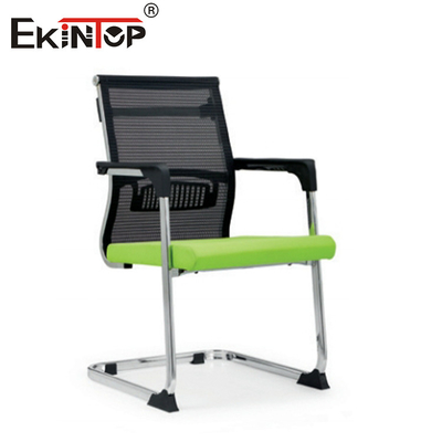 Cadeira de escritório ergonômica com material de malha base metálica apoio de braço fixo