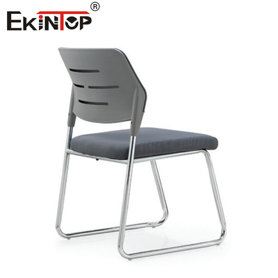 Cadeira de plástico para a sala de treino de costas com almofada de assento de esponja estilo moderno