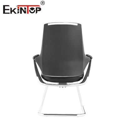 Cadeira de escritório de couro preto com braços de estilo moderno e personalizável