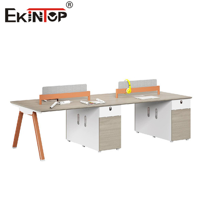Design de estilo moderno Estação de trabalho de pessoal de 4 pessoas com armário de armazenamento personalizável