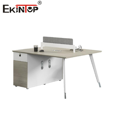 Design de estilo moderno Estação de trabalho de pessoal de 4 pessoas com armário de armazenamento personalizável