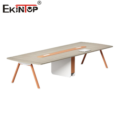 Tabela de conferências de estilo moderno com pernas de metal