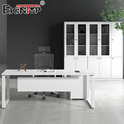 Escritório executivo com pernas de metal Móveis de estilo minimalista
