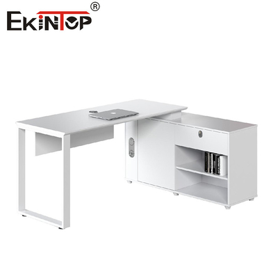 Mesa de escritório executivo em forma de L com materiais ecológicos