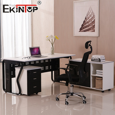 Escritório de escritório em estilo moderno Escritório de design com armário