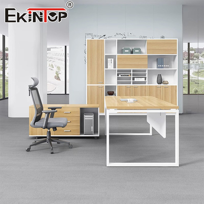 Escritório executivo com mobiliário de novo design