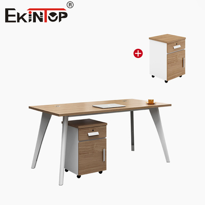 Design de mesa de escritório de estilo moderno com pernas de metal