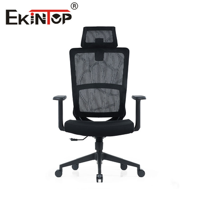 Giro revolvendo traseiro alto da cadeira do escritório ergonômico para o apartamento da casa