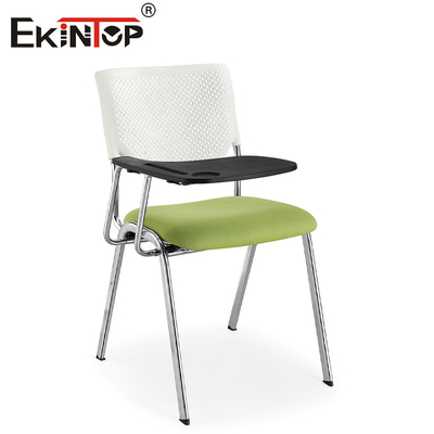 Cadeira de sala de treinamento profissional com pad pad de escrita conveniente estilo moderno empilhada verticalmente