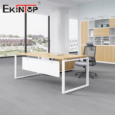 Escritório executivo com mobiliário de novo design